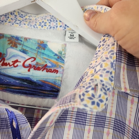 ROBERT Graham short sleeve shirt size M in EUC - Picture 4 of 9
